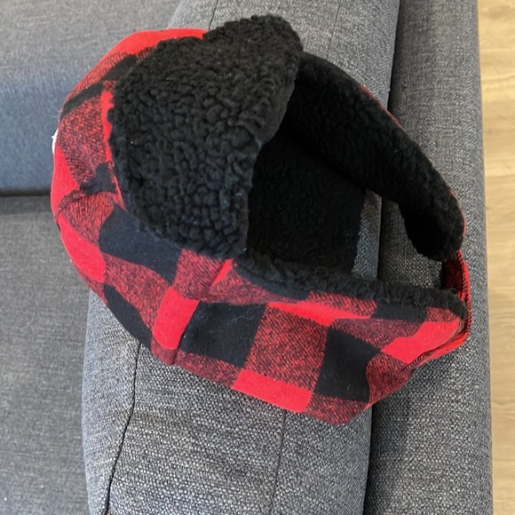 NWT GAP fleece checkered hat - Picture 2 of 8